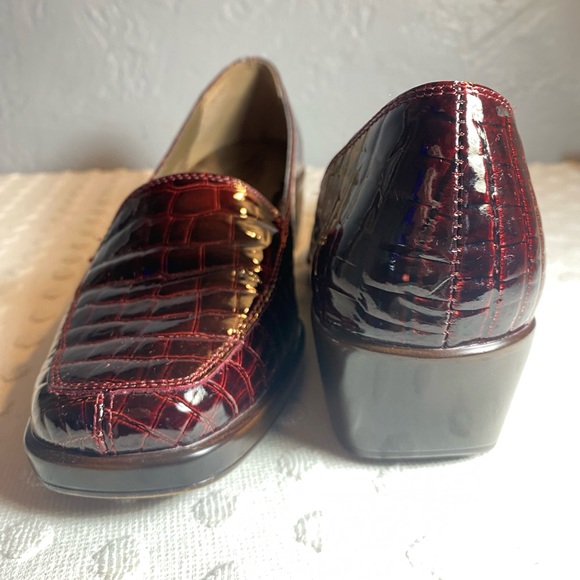 Aerosoles Women's Final Exam Wedge
women's burgundy Crocodile Loafers - Picture 3 of 16